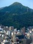 金華山の上に岐阜城が見えます